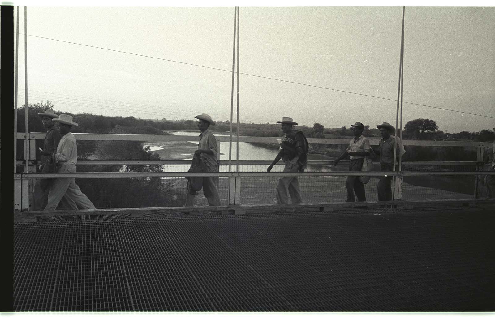 Braceros cross the Mexico-U.S. border while walking over the Reynosa ...